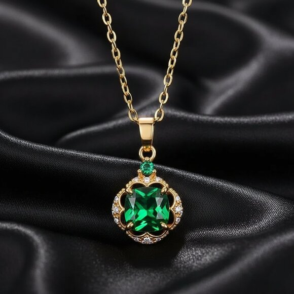 2 Carat Simulated Emerald CZ Gold Tone Pendant Necklace NWOT - Picture 7 of 9